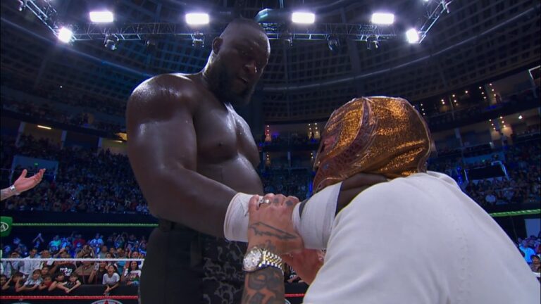 Rey Mysterio SUSPENDS Omos indefinitely as AAA descends into chaos: Lucha Libre AAA highlights