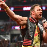 Report: WWE Not Planning LA Knight Heel Turn Despite Bloodline Feud