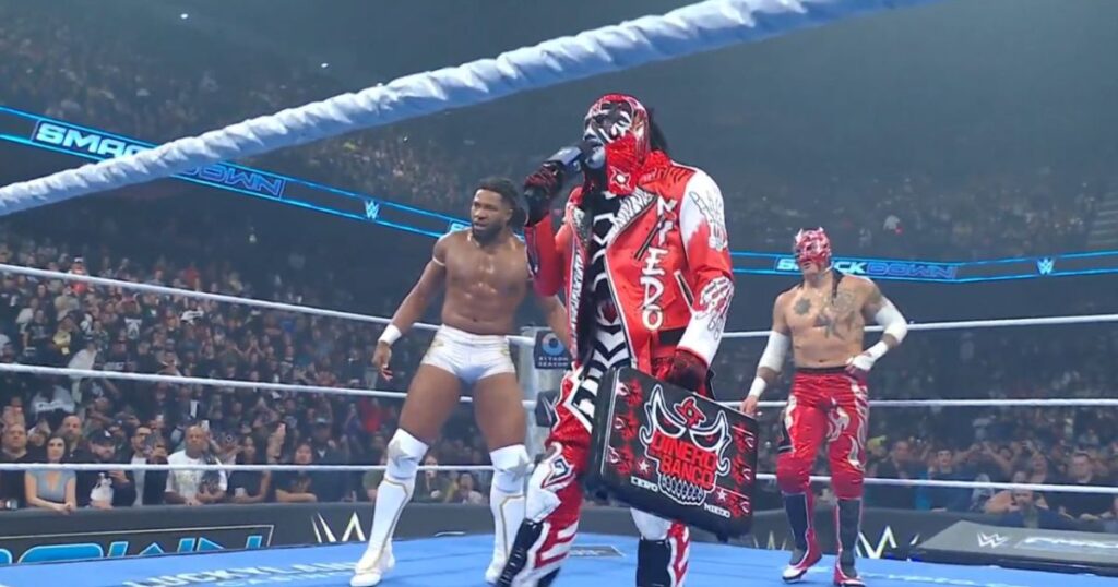 SmackDown Main Event Erupts Into Six-Man Tag With Penta